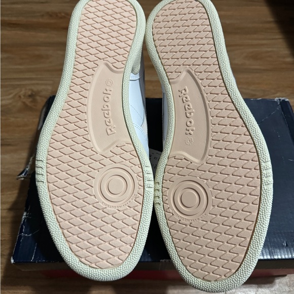 Men Reebok Club C Mid 2 Revenge - Picture 5 of 6